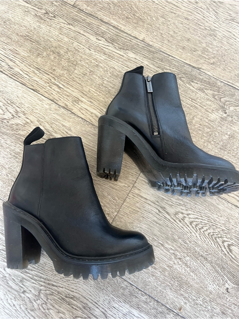 Dr.Martens Magdalena heeled boots
